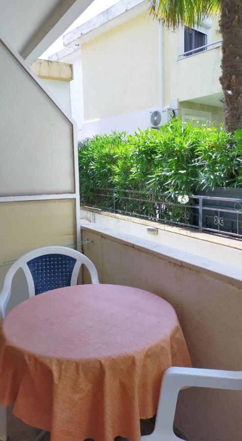 Apartamento Tri Palme Bečići Exterior foto