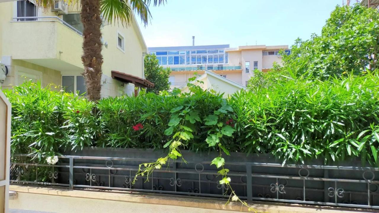 Apartamento Tri Palme Bečići Exterior foto